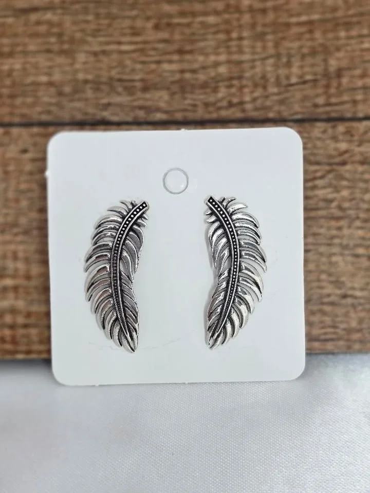 Brinco boho pena maciça 