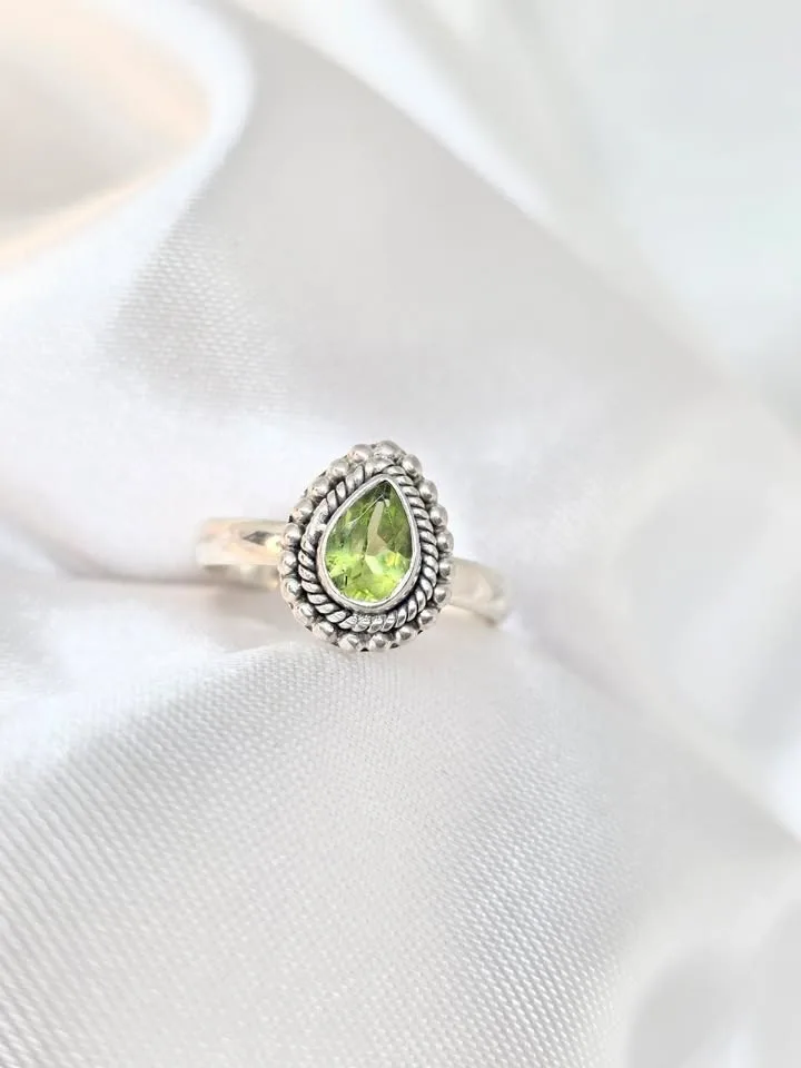 Anel gota de peridoto