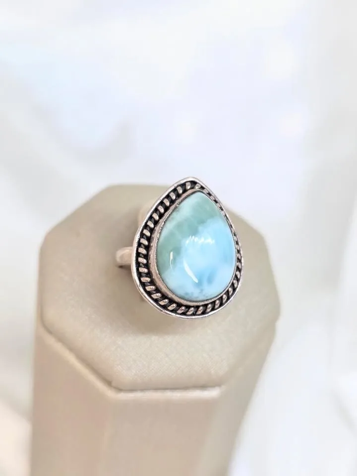 Anel gota de larimar