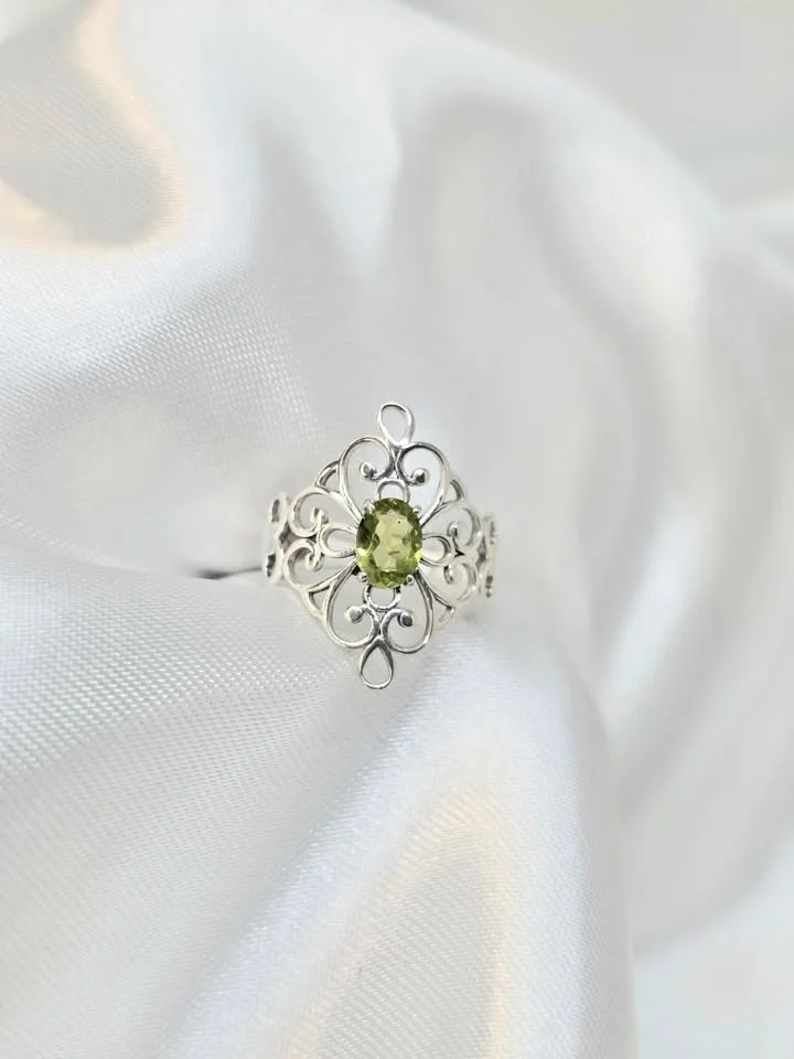 Anel indiano arabesco de peridoto
