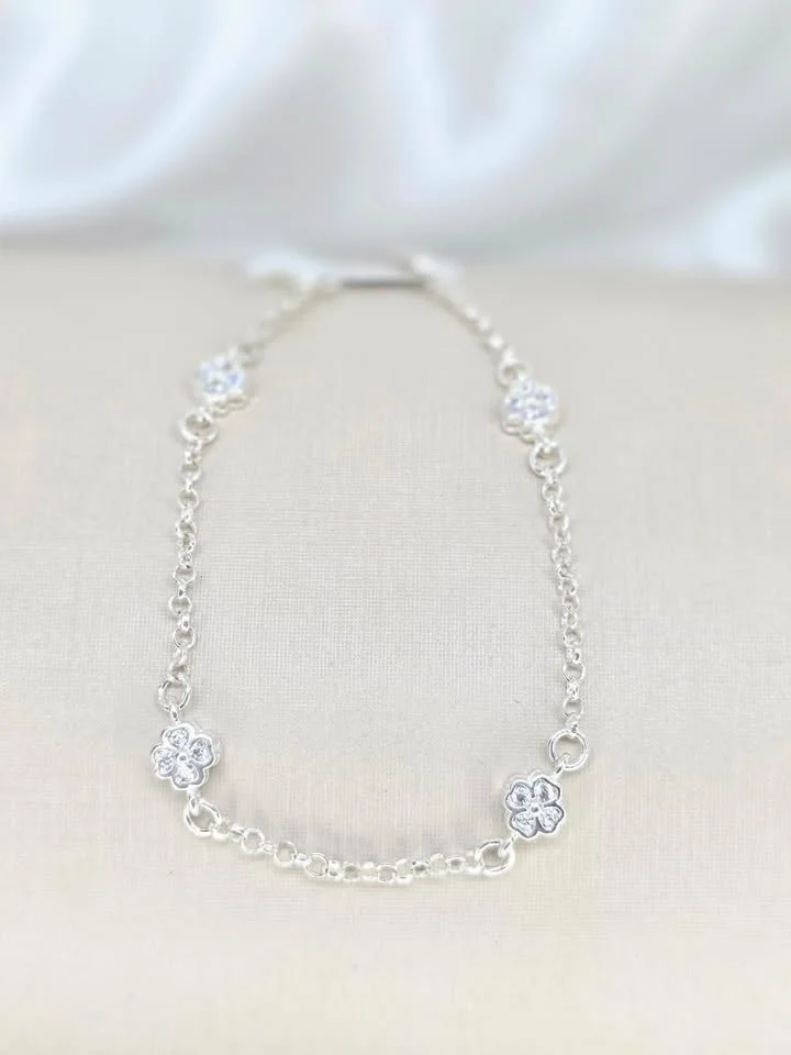 Pulseira trevos cravejados 