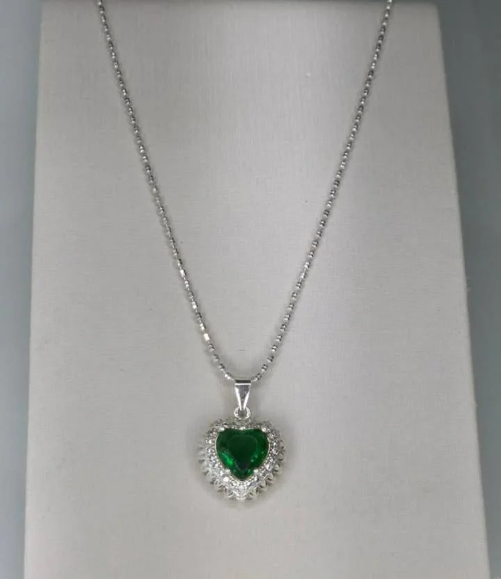 Colar titanic coração verde esmeralda 