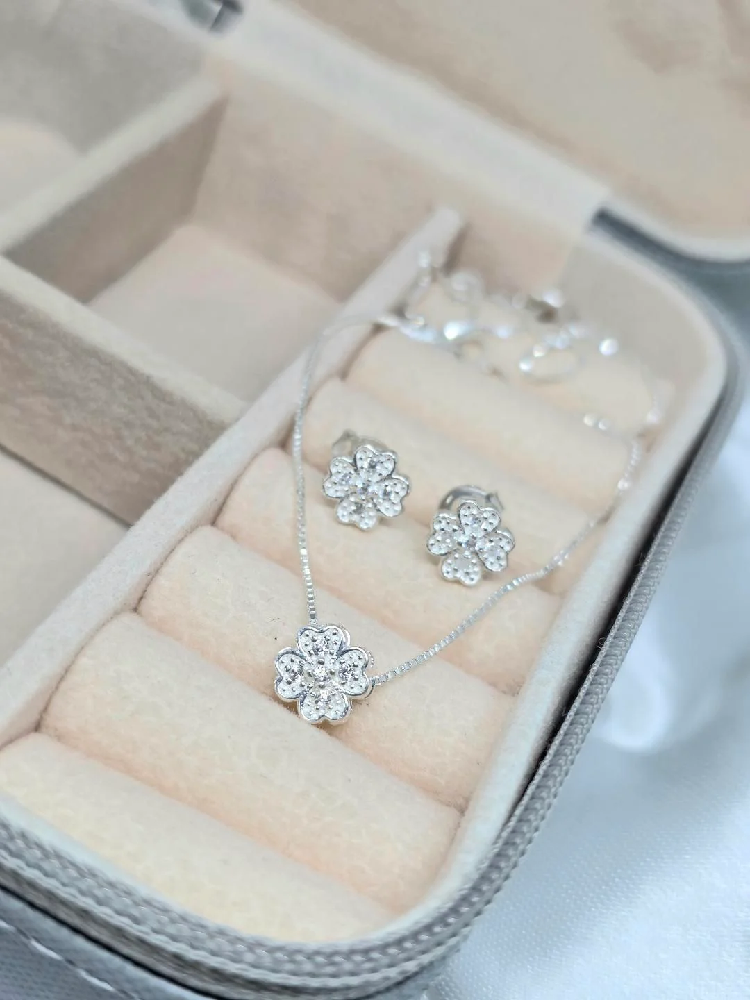 Conjunto mini trevos 