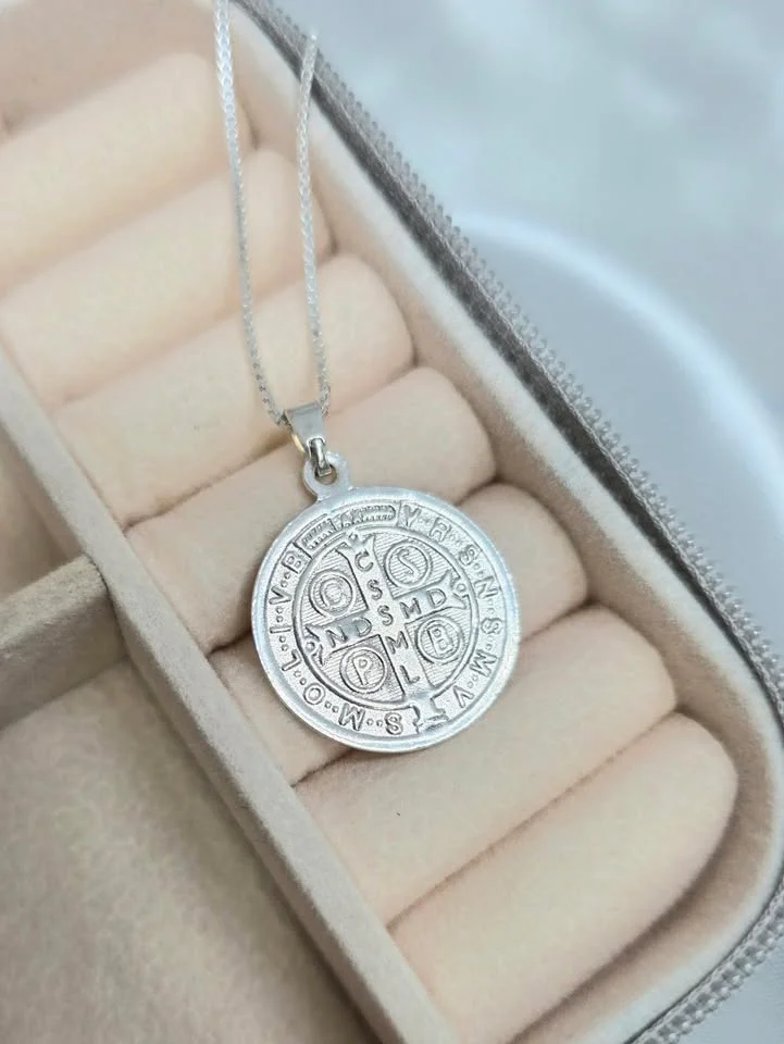 Colar Medalha milagrosa de Sâo Bento 