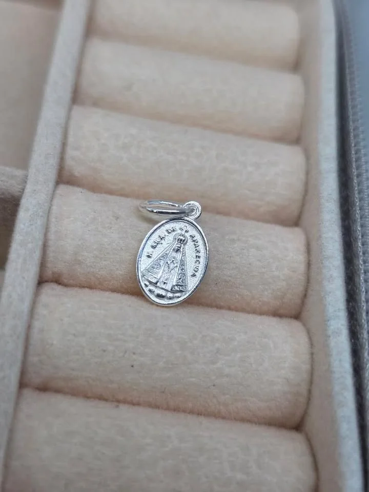 Pingente medalhinha de nossa senhora Aparecida 