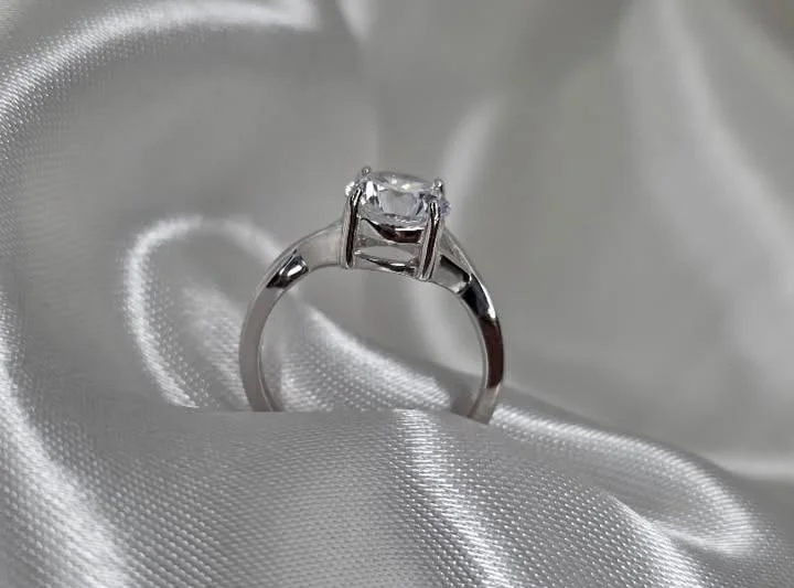 Anel Maxi solitário moissanite