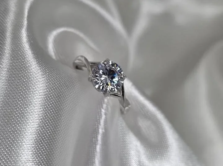 Anel Solitário moissanite 