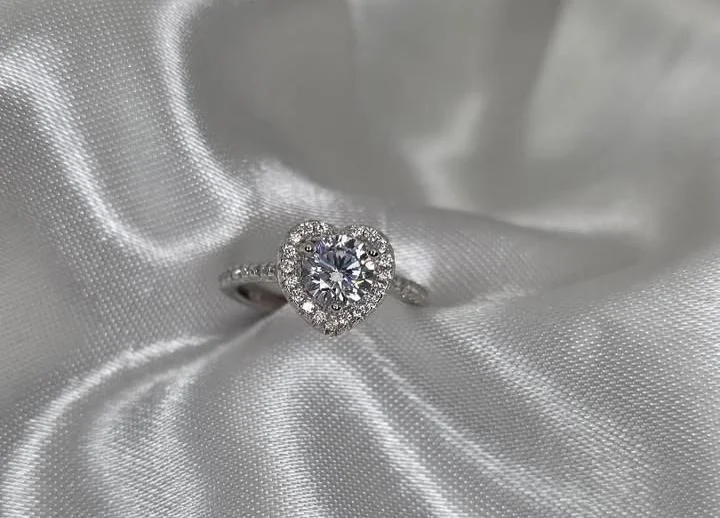 Anel coração moissanite