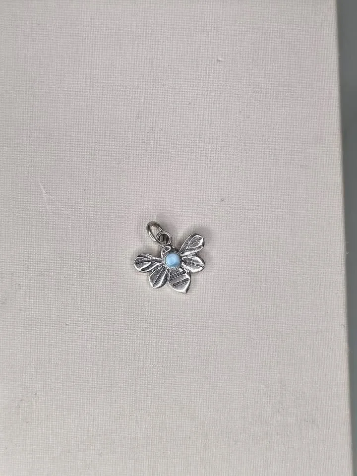 Pingente abelhinha com larimar 