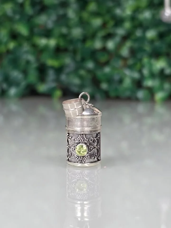 Pingente perfumeiro de peridoto 