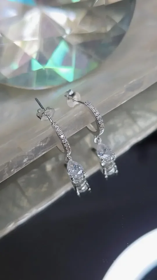 Brinco meia argola gota de cristal