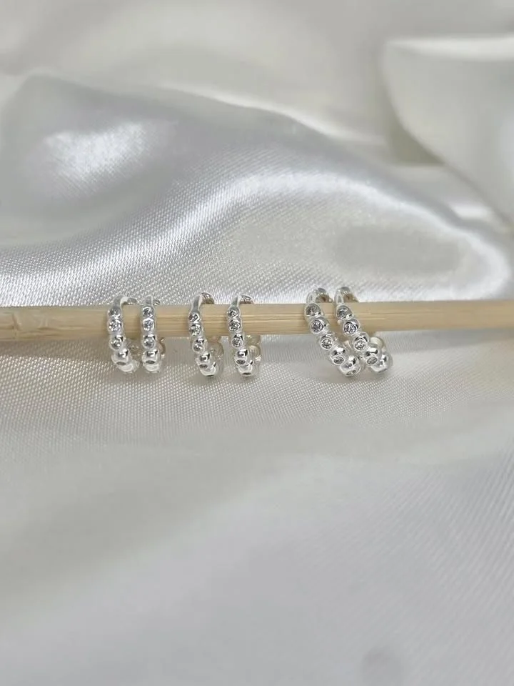 Trios de argolinhas boleadas com zirconias