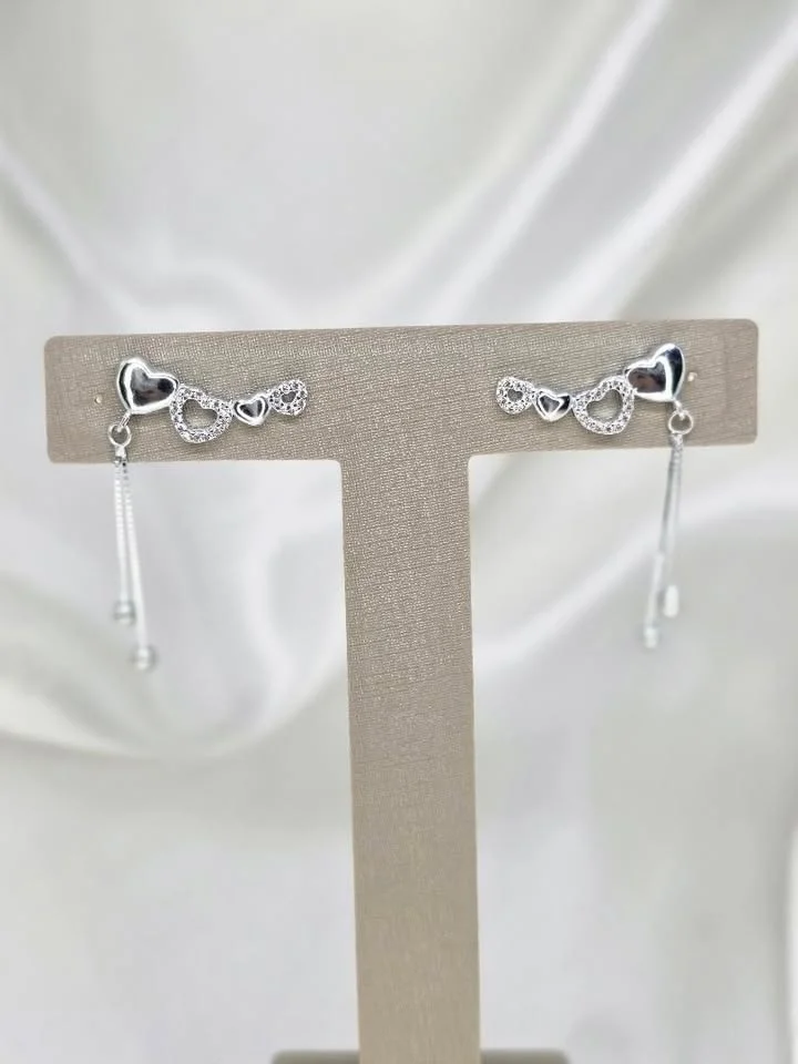 Brinco aercuff corações 