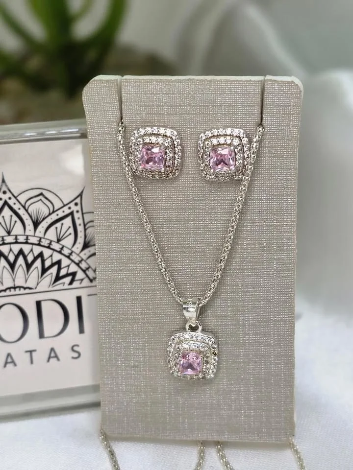 Conjunto rosa inspiração swarovisk 